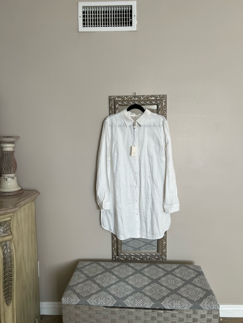Crown linen design women White Button-Up Shirt - Lightweight Long Sleeve